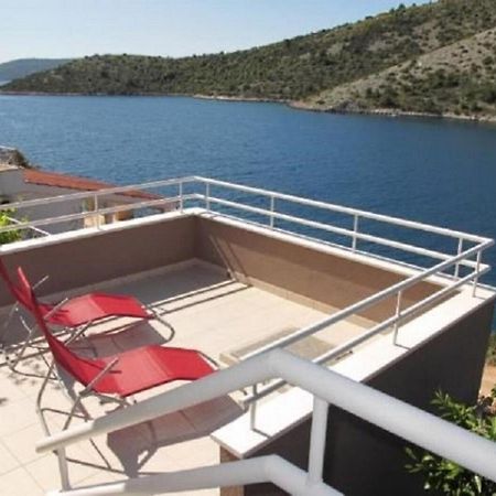 Apartments Ljubi Vinisce Bagian luar foto