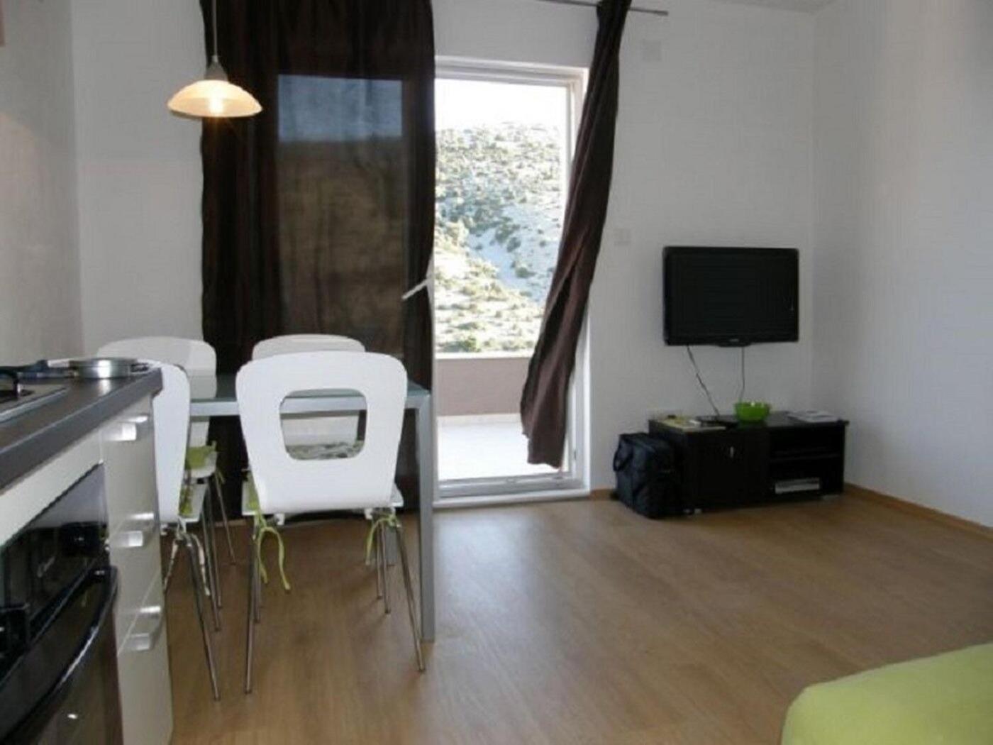 Apartments Ljubi Vinisce Bagian luar foto