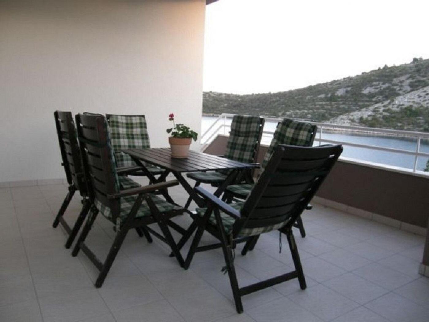 Apartments Ljubi Vinisce Bagian luar foto