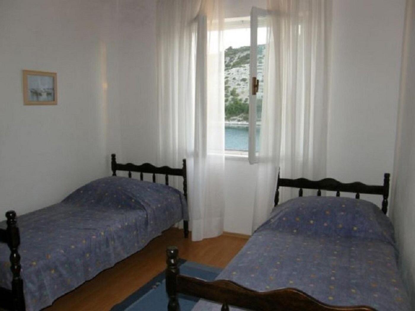 Apartments Ljubi Vinisce Bagian luar foto