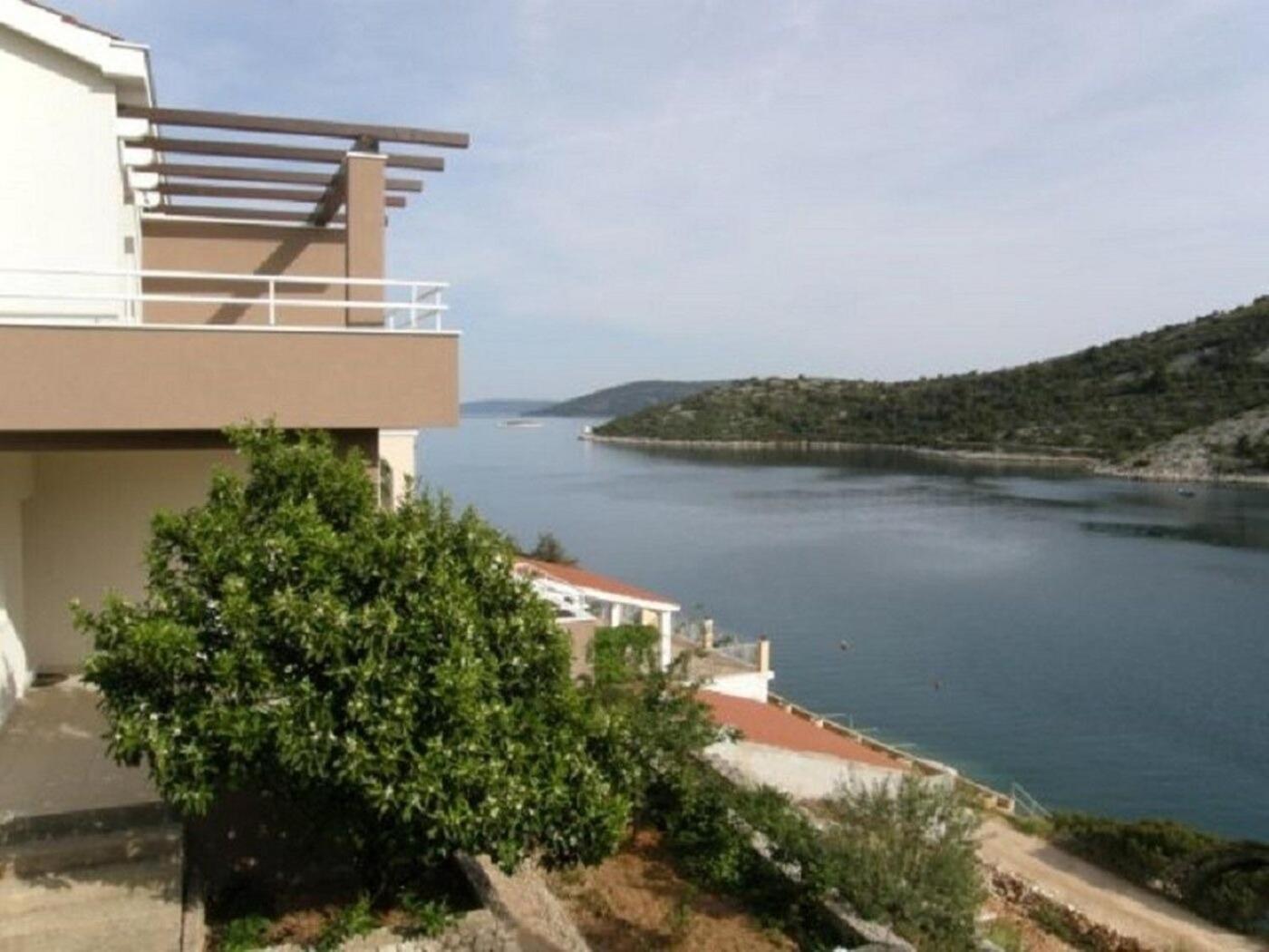 Apartments Ljubi Vinisce Bagian luar foto