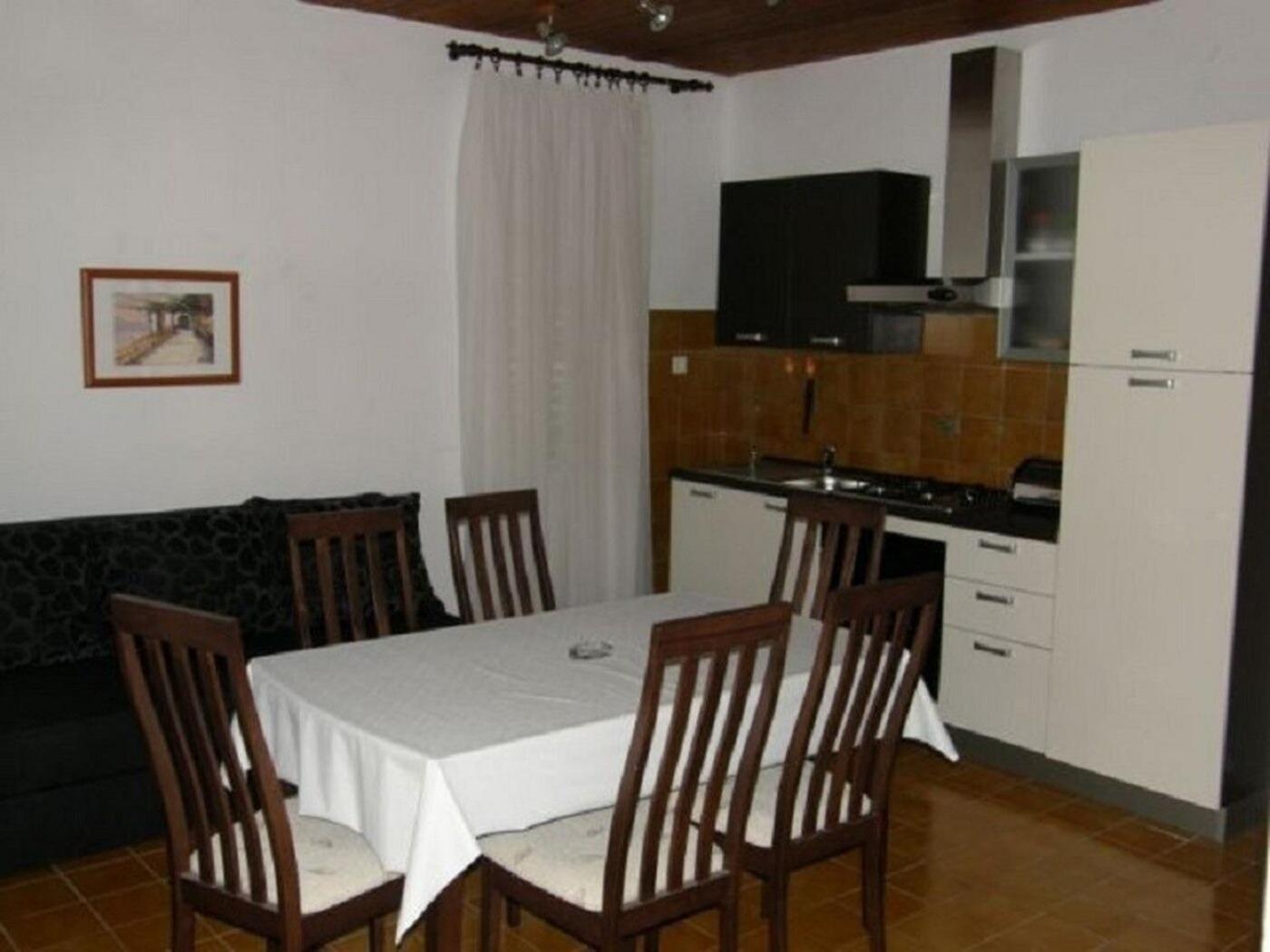 Apartments Ljubi Vinisce Bagian luar foto